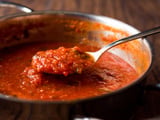 Pourquoi vous devriez arrêter de mettre du sucre dans votre sauce tomate (et ce qu'il faut faire à la place)