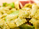 Oubliez le riz et les pommes de terre avec cette incroyable salade aux ravioles croustillantes !
