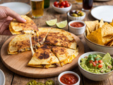 Oubliez les chips : la recette des quesadillas à la viande hachée pour un apéro ultra-gourmand