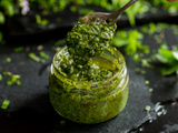 Ce geste que vous faites sûrement avec votre pot de pesto massacre totalement son goût
