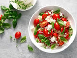 2 tomates, 1 concombre : comment en faire un vrai repas complet et sans cuisson pour ce soir ?