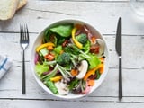 Vous mangez vos champignons crus en salade ? Voici pourquoi il vaut mieux éviter selon ses experts
