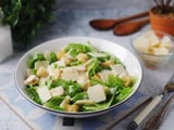 Voici une recette de ce bowl protéiné façon salade César très facile à refaire chez vous !