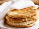 Petits pains express à la poêle avec seulement 2 ingrédients et prêts en 10 minutes pour le dimanche matin