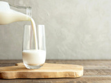 Lait qui tourne : peut-on l'utiliser et comment le recycler ?