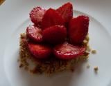 Tarte fraise-rhubarbe au muesli