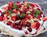 Pavlova aux fruits rouges et à la soupe de fraise Andros