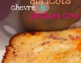 Cake aux abricots, chèvre, jambon et noisettes