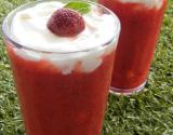 Gaspacho sucré de fraises et sa chantilly au basilic