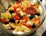 Salade froide de penne aux tomates cerise et courgettes