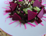 Salade rose à la betterave