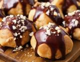 Profiteroles crème pâtissière, sauce chocolat