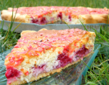 Tarte noix de coco, framboises et pralines roses