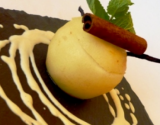 Poire  Nashi pochée aux épices et panna cotta de foie gras Crème réduite au tabac