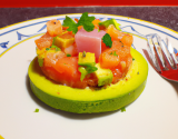 Tartare de saumon fumé crevette et avocat au citron et piment d'Espelette