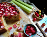 Cake à la rhubarbe et cerises