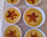 Crème brûlée aux poires en forme d'étoiles