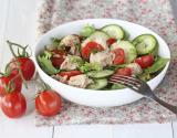 Salade de concombre, tomates et thon