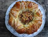 Brioche fleur aux amandes, pépites de chocolat et grains de sucre