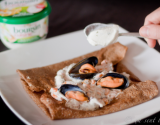 Galette de blé noir et molues marinières au boursin cuisine ail et fines herbes