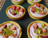 Tartelettes aux fraises et crème aux pistaches