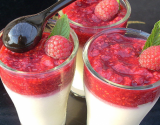 Panna cotta à la gelée de framboises