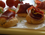 Petits pains aux tomates séchées et speck maison