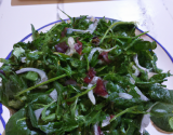 Salade de pousses d'épinard et roquette, Chérie en vapeur aux oignons caramélisés et rouget Barbet