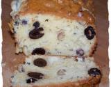 Cake aux noix, roquefort et olives