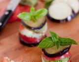 Millefeuille d'aubergines, courgettes, tomates et chèvre