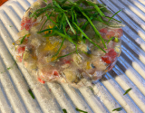 Tartare d'huîtres de Normandie sur gelée de crustacés, herbes fraîches et croustillant à la pomme