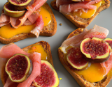 Tartines de jambon cru et figues fraîches, gaspacho de mangue