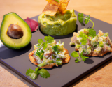 Tartare de daurade à l'avocat, crème battue à la coriandre