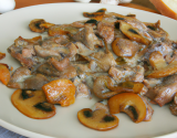 Sauté de lapin au roquefort et aux champignons