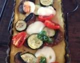 Tarte de polenta aux légumes grillés et basilic