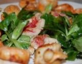 Salade rouget, coquille saint jacques et crevettes