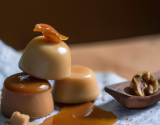 Papillotes de poire, praliné, noisette et petit pot de caramel beurre salé