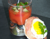 Gaspacho et brunoise de légumes, canapés jambon œufs de caille