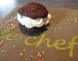 Whoopie pie au chocolat et chantilly au miel