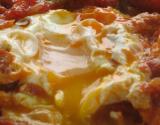 Shakshuka ou œufs pochés à la sauce tomate