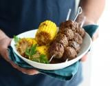 Brochettes de boulettes et maïs caramélisés