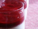 Panna cotta vanillée au coulis de framboise