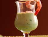 Verre de creme d'avocat aux crevettes