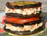 Millefeuille d'aubergines et fêta aux poivrons rouges