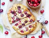 Focaccia Brebis, cerises de nos régions et romarin