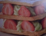 Mille feuilles croustillant aux fraises et à la pistache