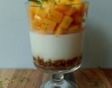 Verrine de panna cotta coco et mangue fraîche au citron vert