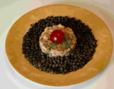 Tartare de saumon et sa salade de lentilles