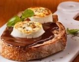 Tartine de chèvre, sauce chocolat thym et basilic