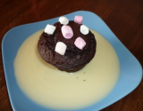 Muffin fondant au chocolat avec sa crème anglaise